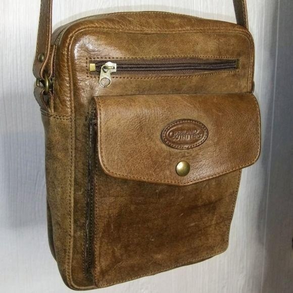 Overland Outfitters Handbags - Final✂️ OVERLAND OUTFITTERS Brown Leather Crossbody Bag